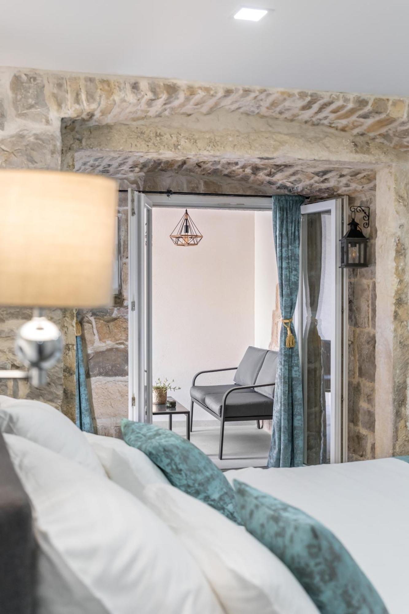 Heritage Apartman Geza In Centar With Private Parking Kaštela Εξωτερικό φωτογραφία
