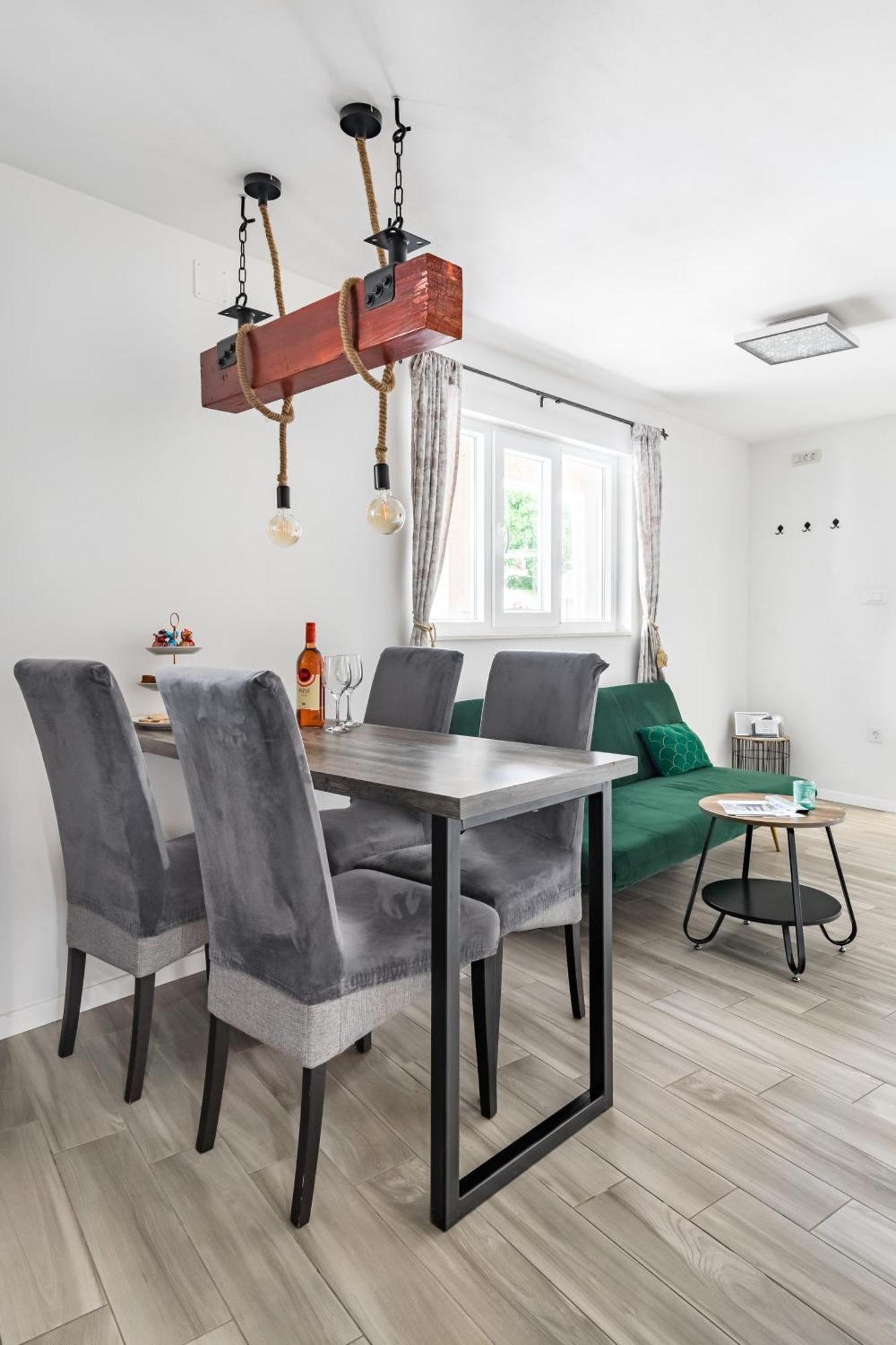 Heritage Apartman Geza In Centar With Private Parking Kaštela Εξωτερικό φωτογραφία