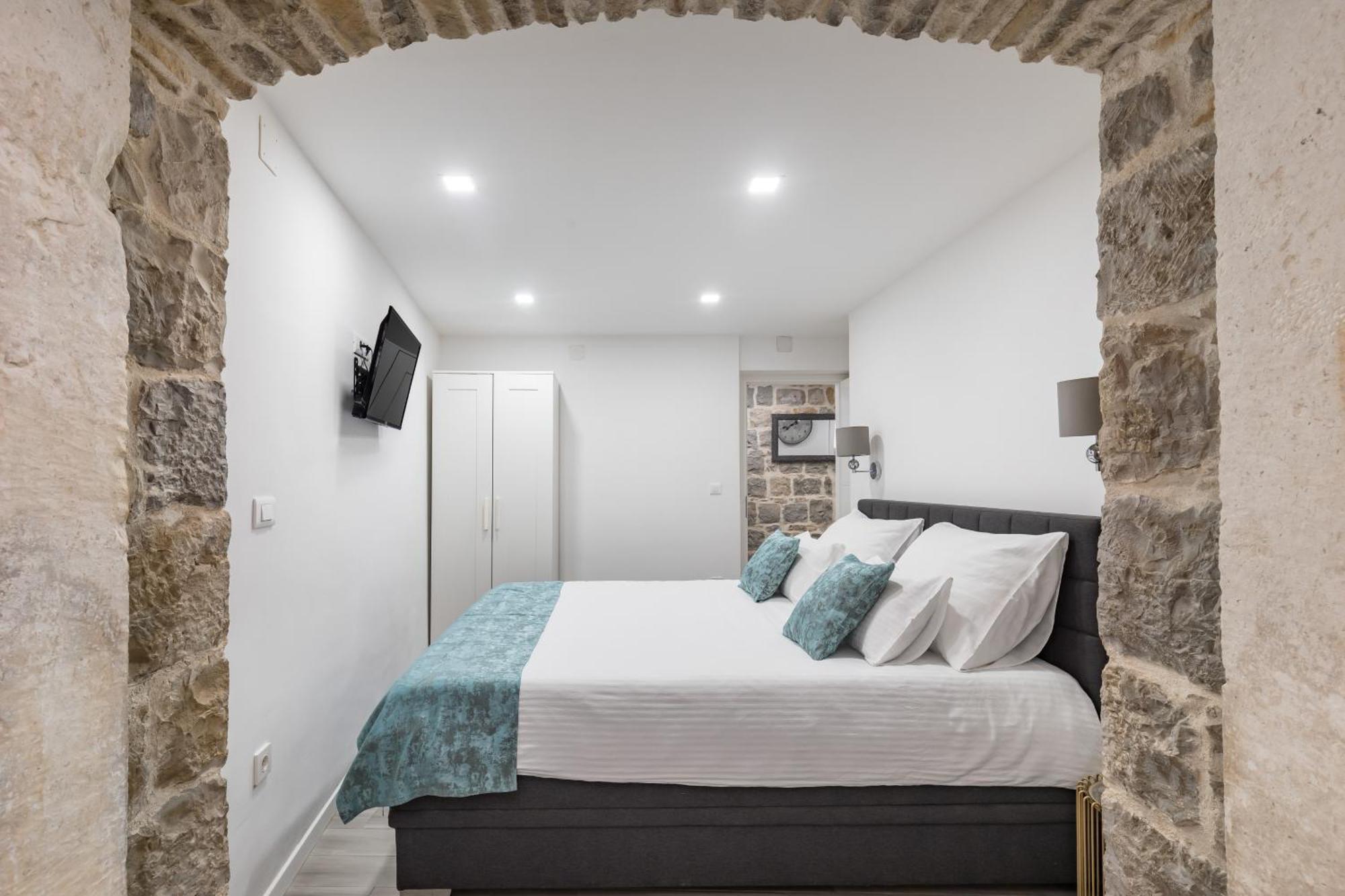 Heritage Apartman Geza In Centar With Private Parking Kaštela Εξωτερικό φωτογραφία
