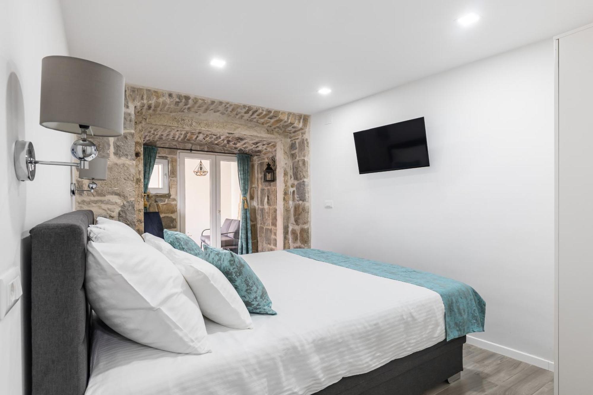 Heritage Apartman Geza In Centar With Private Parking Kaštela Εξωτερικό φωτογραφία