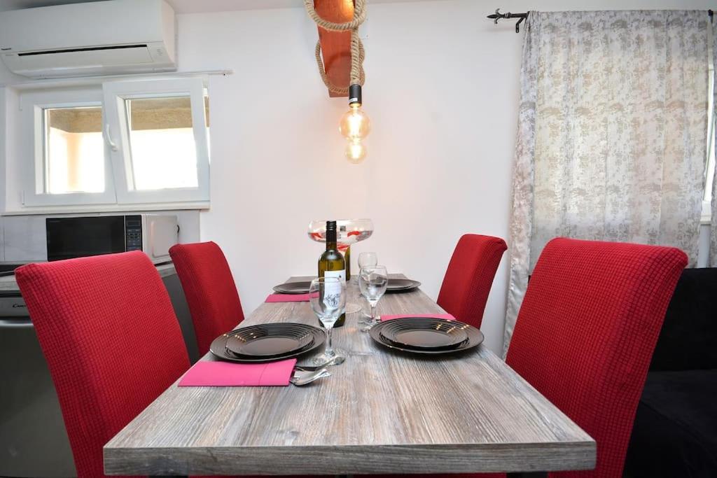 Heritage Apartman Geza In Centar With Private Parking Kaštela Εξωτερικό φωτογραφία