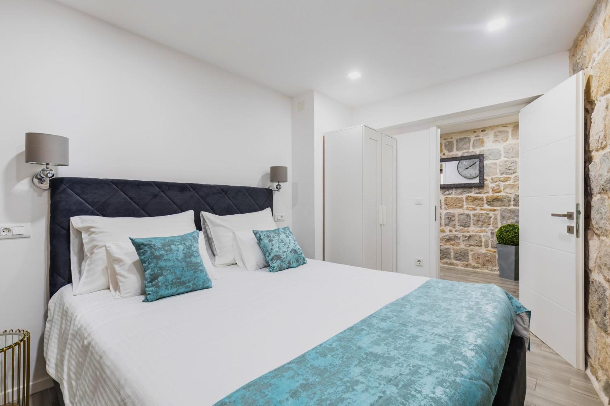 Heritage Apartman Geza In Centar With Private Parking Kaštela Εξωτερικό φωτογραφία